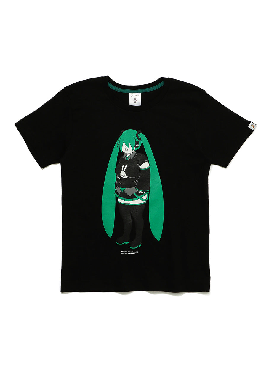 25th COLLAB T-SHIRTS 初音ミク 別人 – CUNE