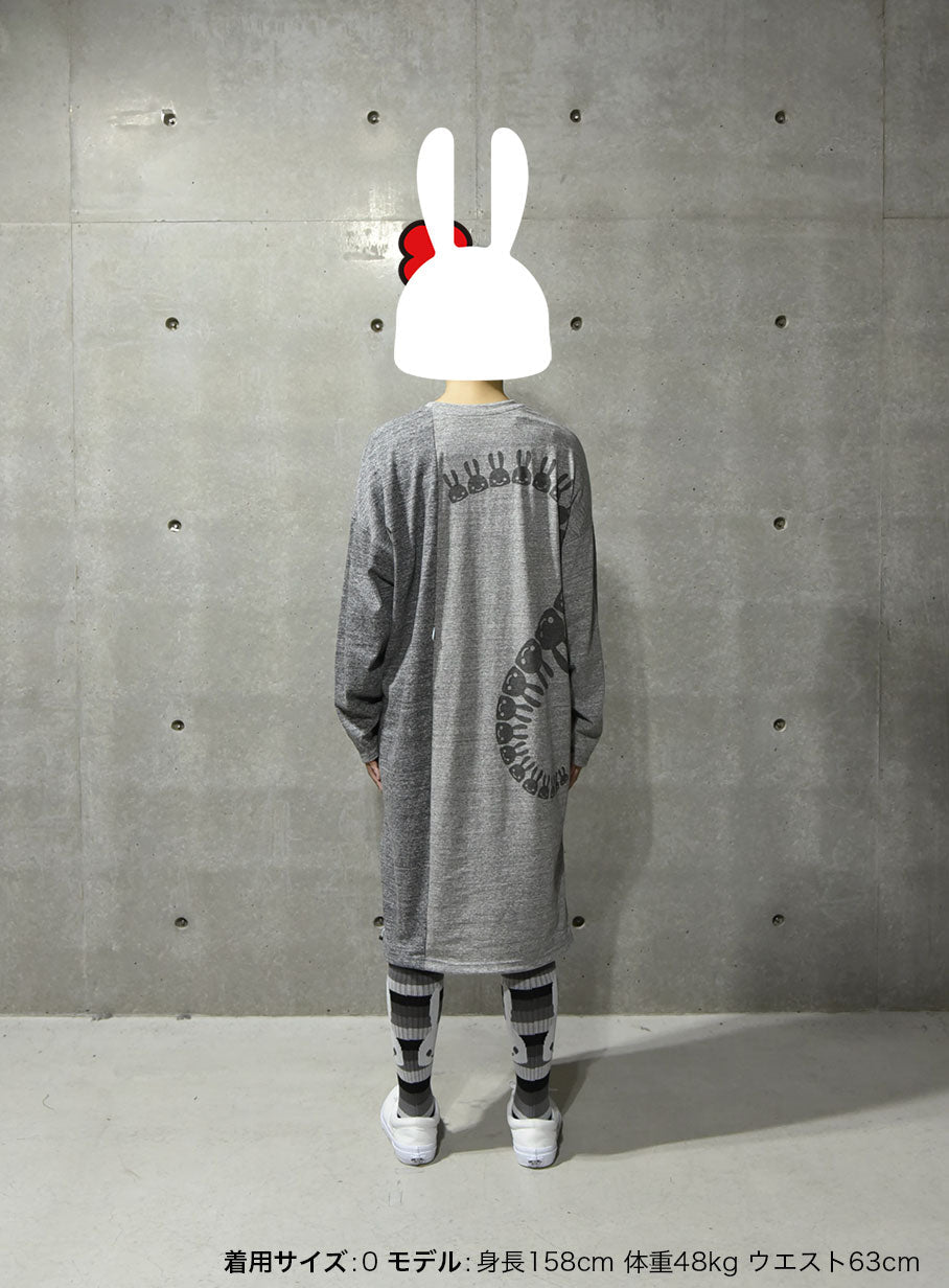 女性のTシャツワンピース