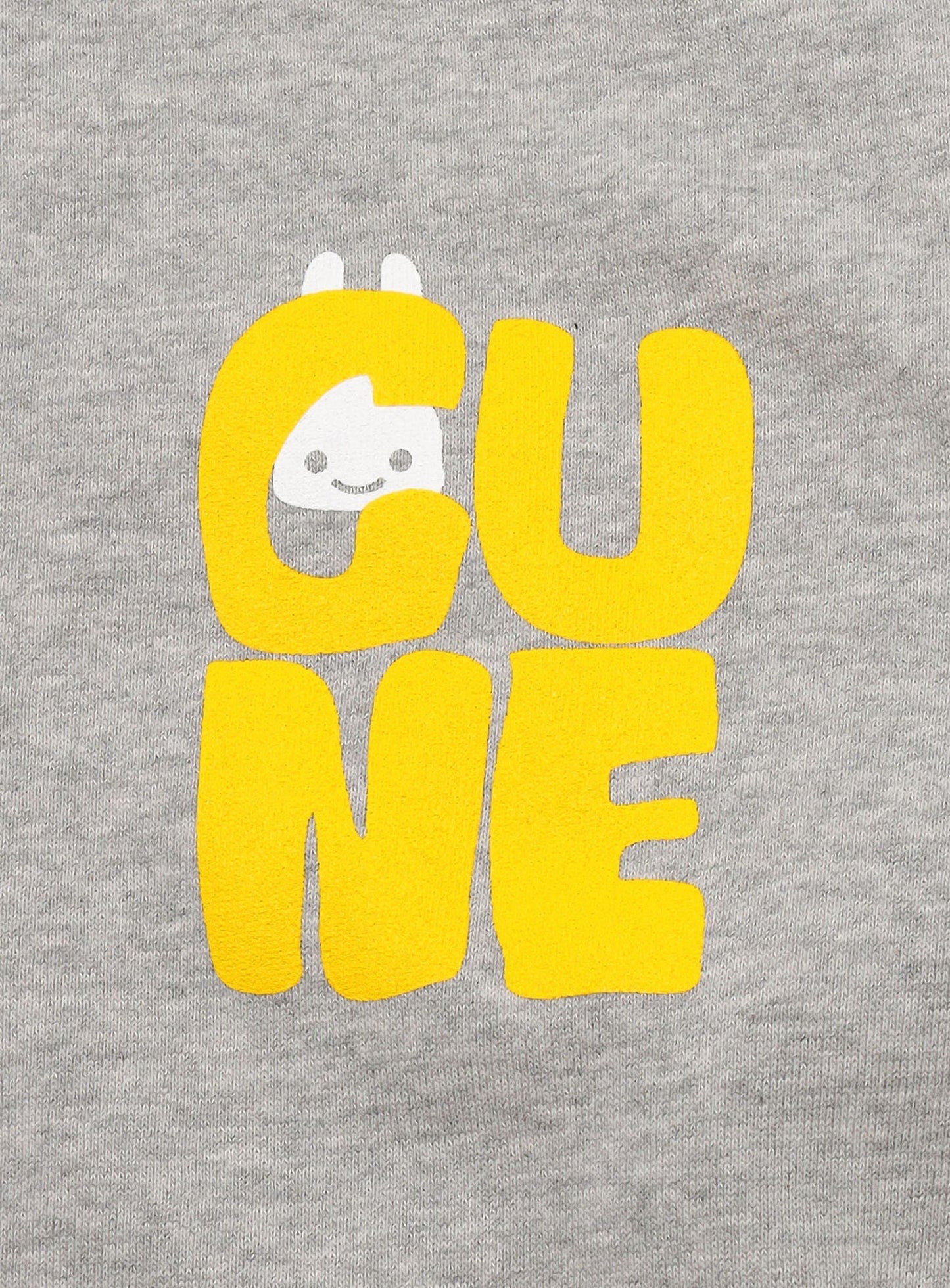 CUNE ZIP PARKA よりかかる
