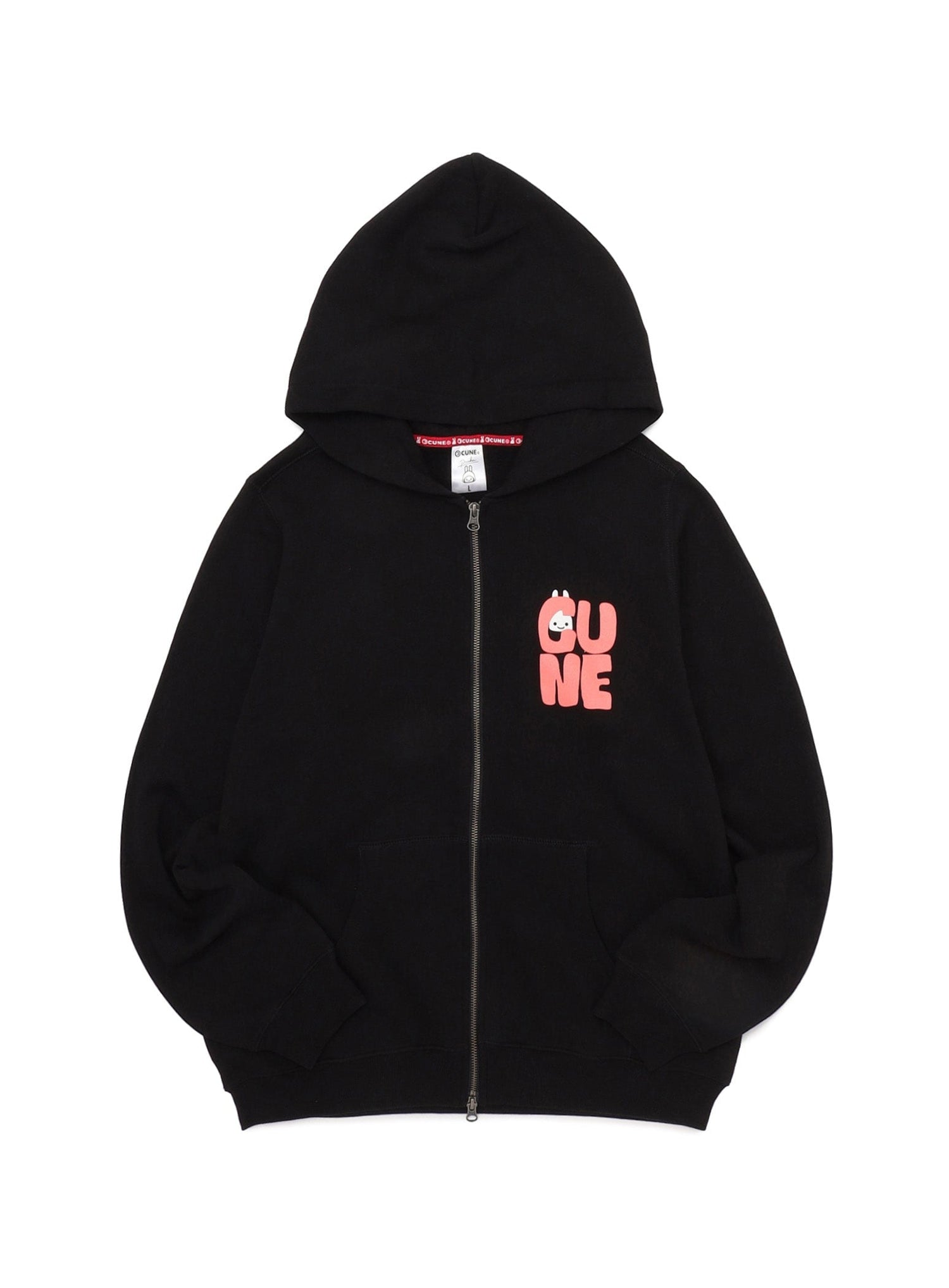CUNE ZIP PARKA よりかかる