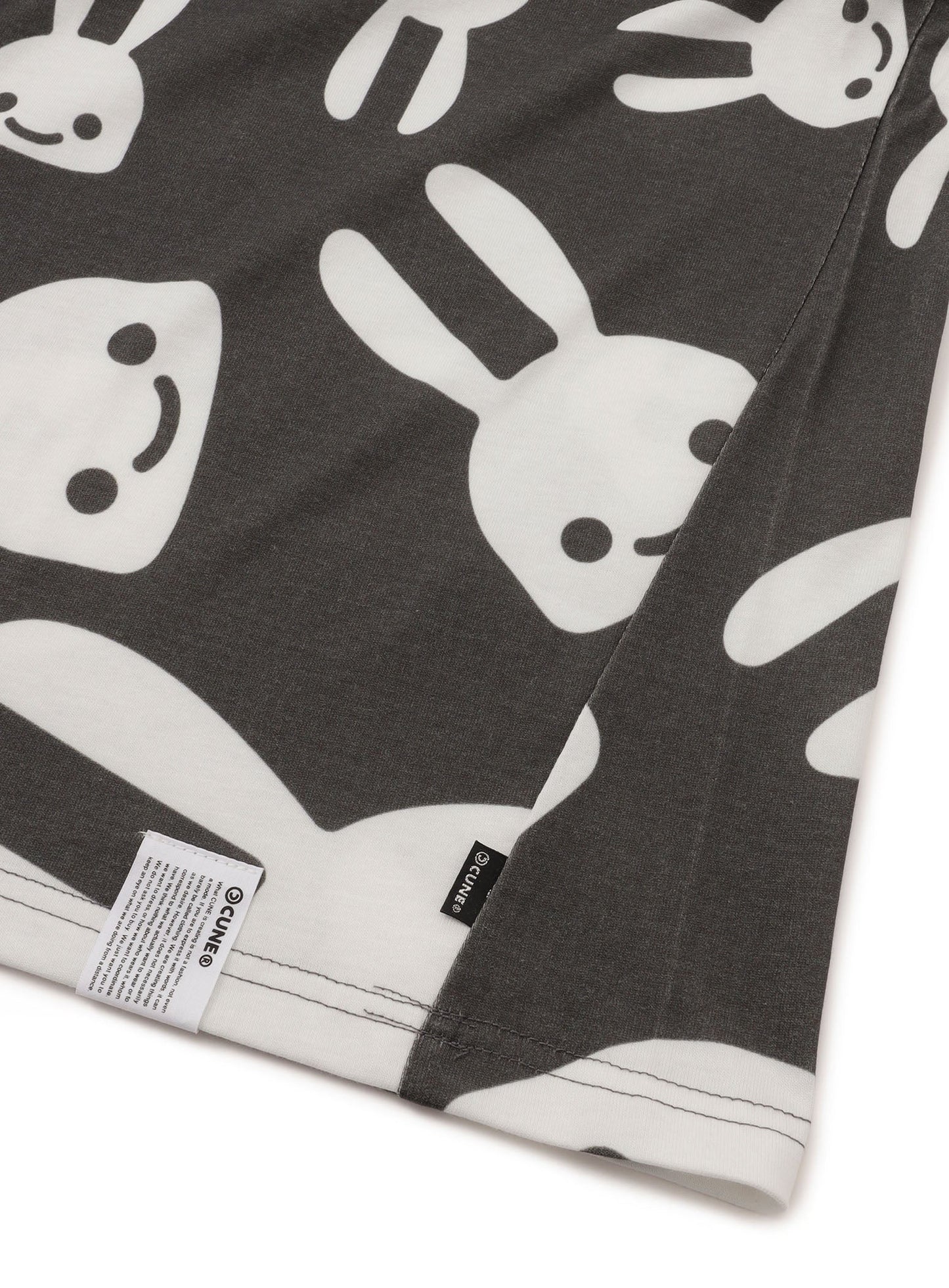 ビッグTシャツ 降り積もるウサギ