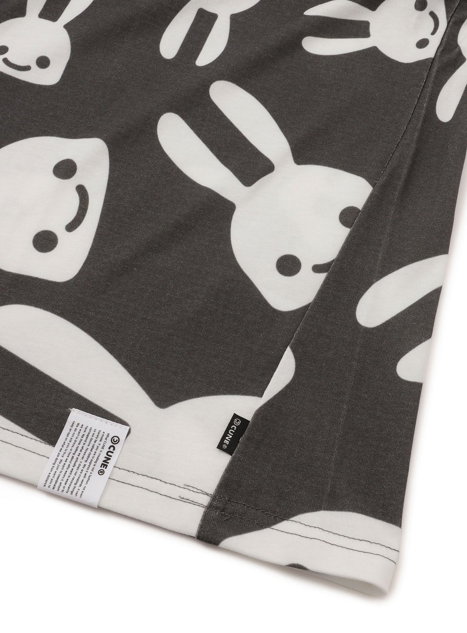 ビッグTシャツ 降り積もるウサギ