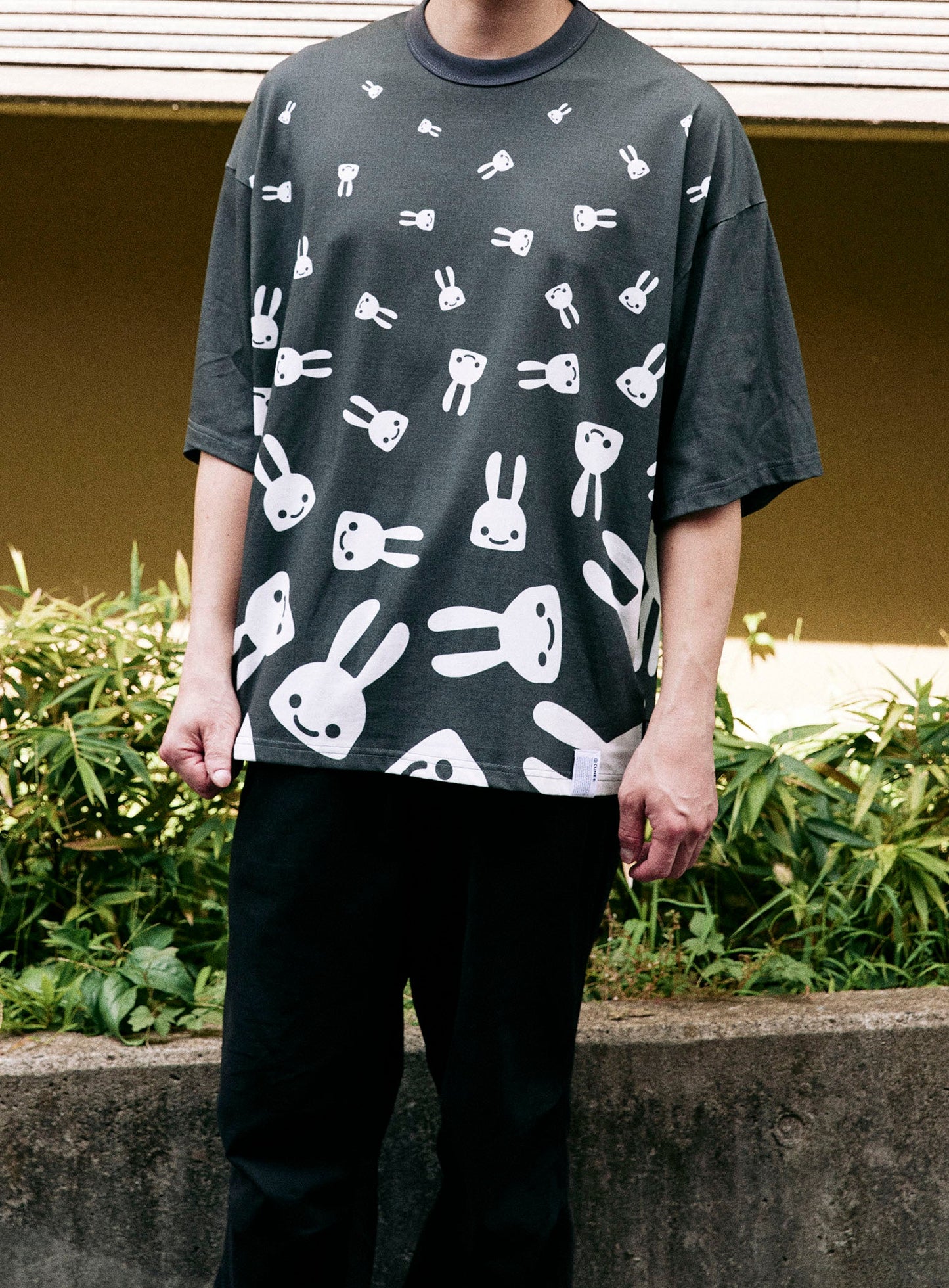 ビッグTシャツ 降り積もるウサギ