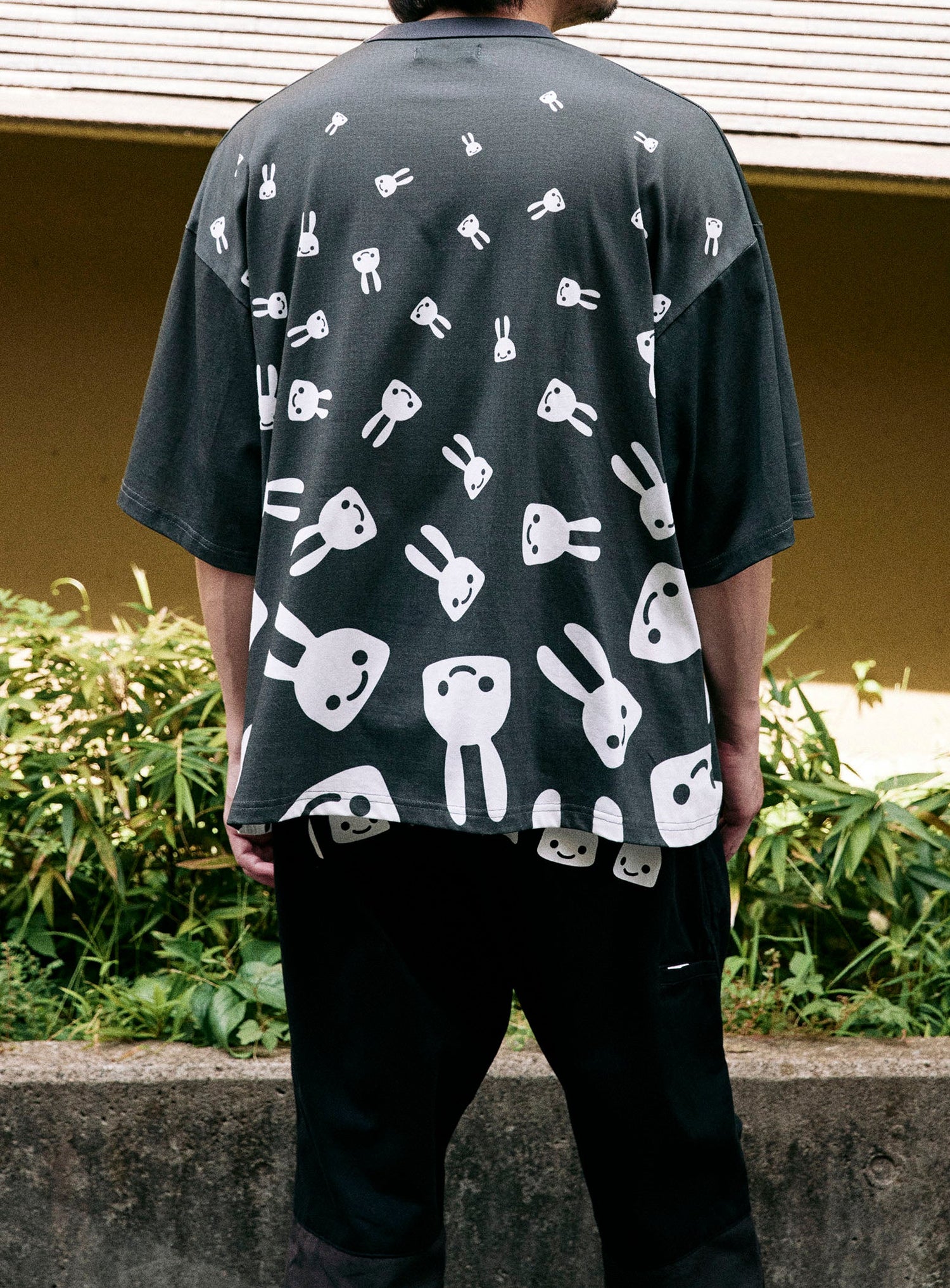 ビッグTシャツ 降り積もるウサギ