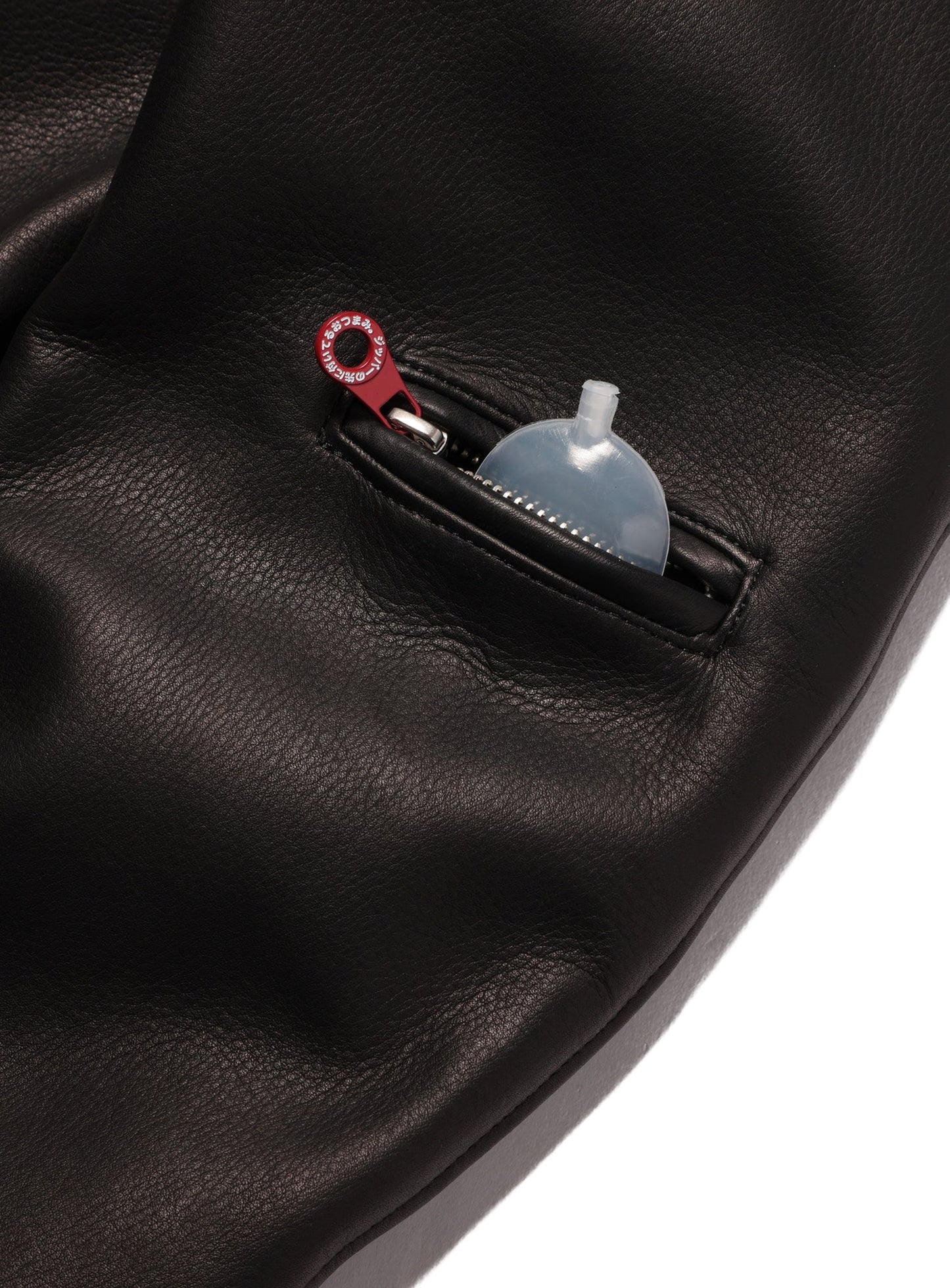 カウレザーの三RIDERS JACKET 白ウサギ