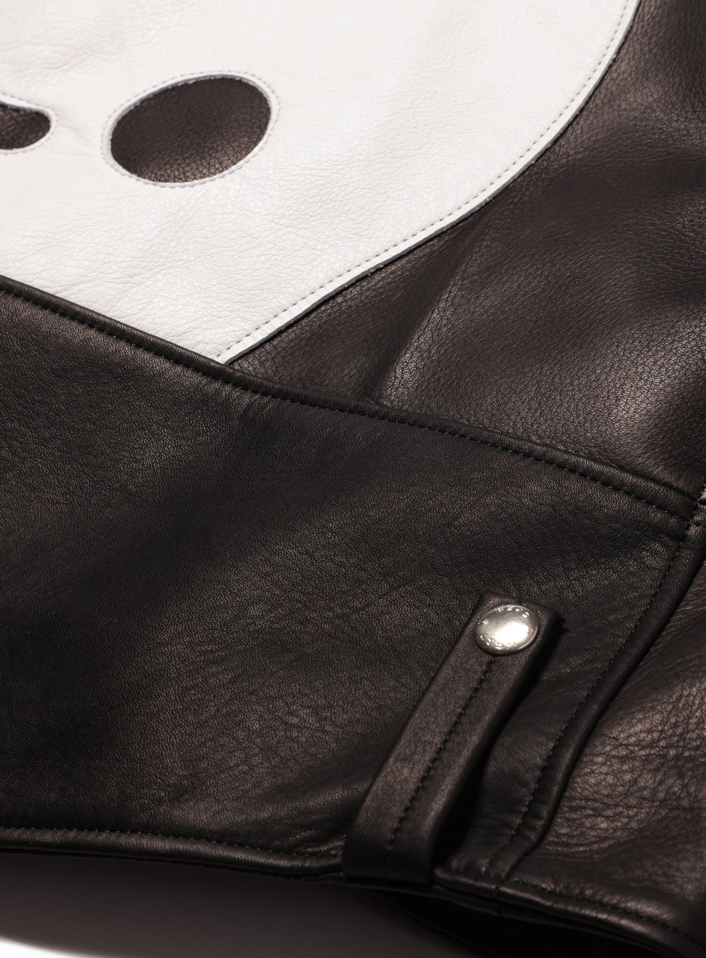 カウレザーの三RIDERS JACKET 白ウサギ