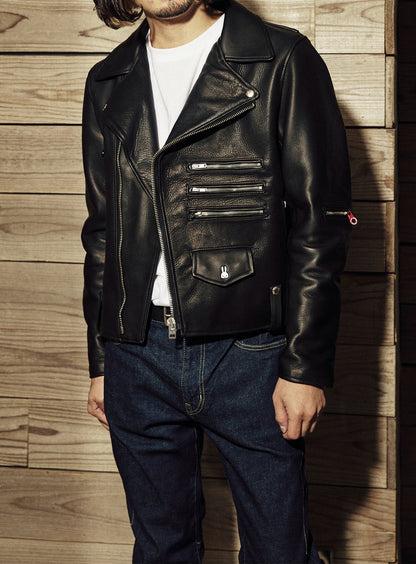 カウレザーの三RIDERS JACKET 白ウサギ