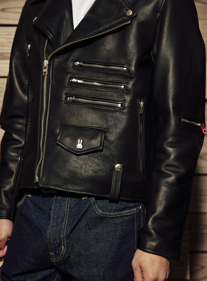 カウレザーの三RIDERS JACKET 白ウサギ