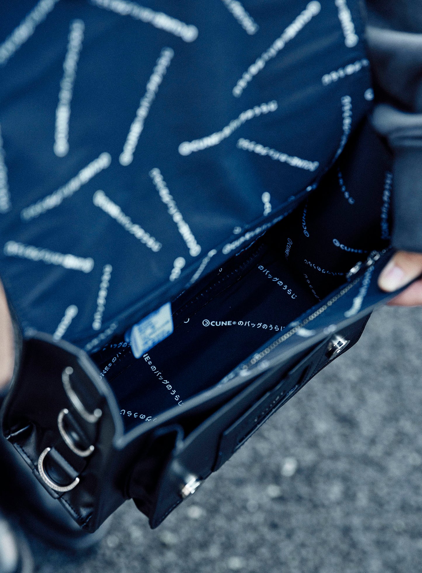 合皮の四角いフラップバッグ S