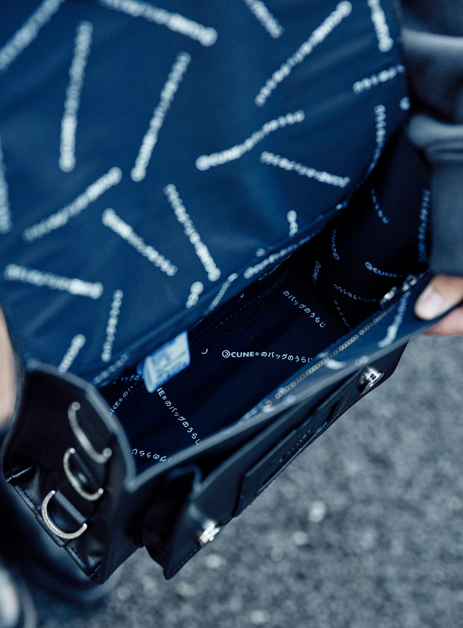 合皮の四角いフラップバッグ S