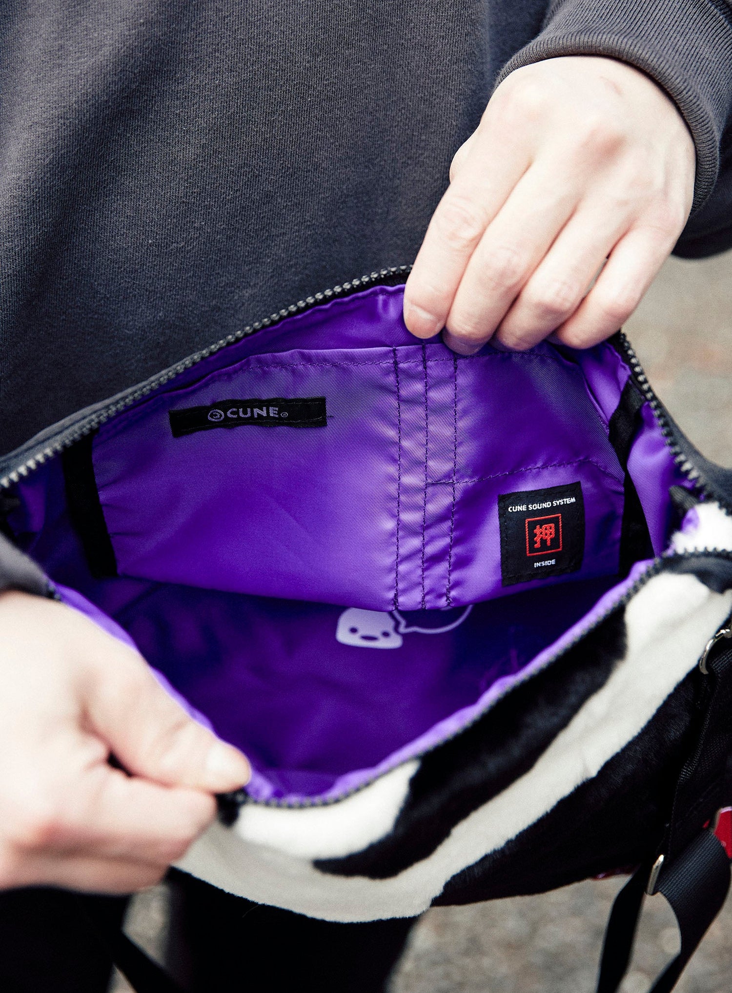 ファーショルダーバッグ