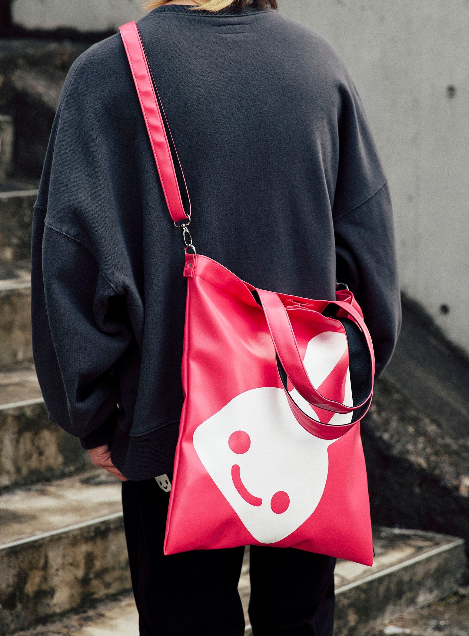 PVCのトートバッグ – CUNE