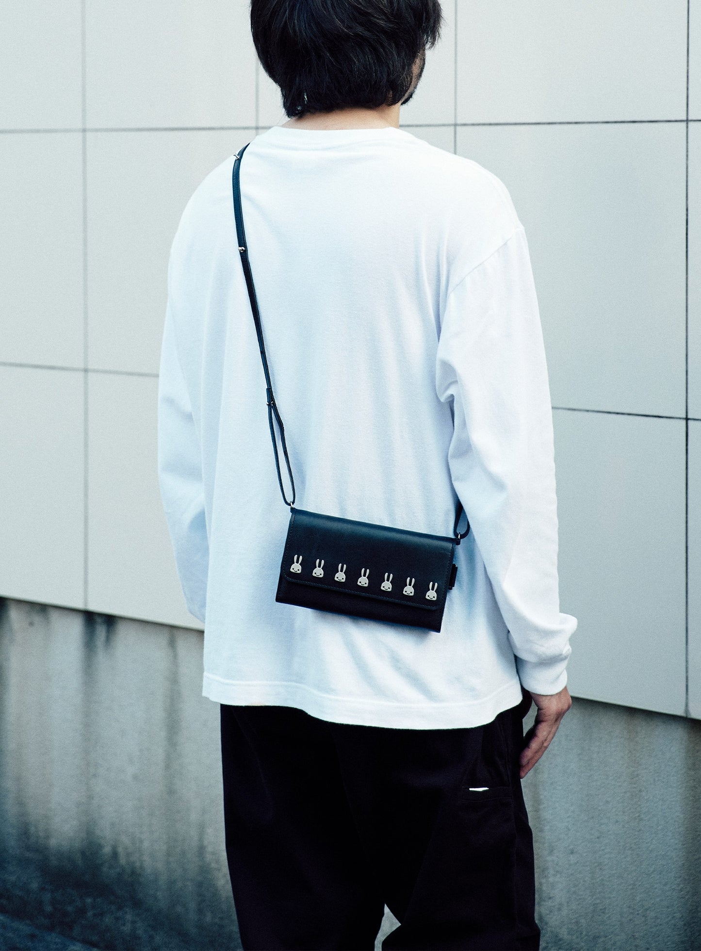 ショルダーレザースタッズウォレット U7