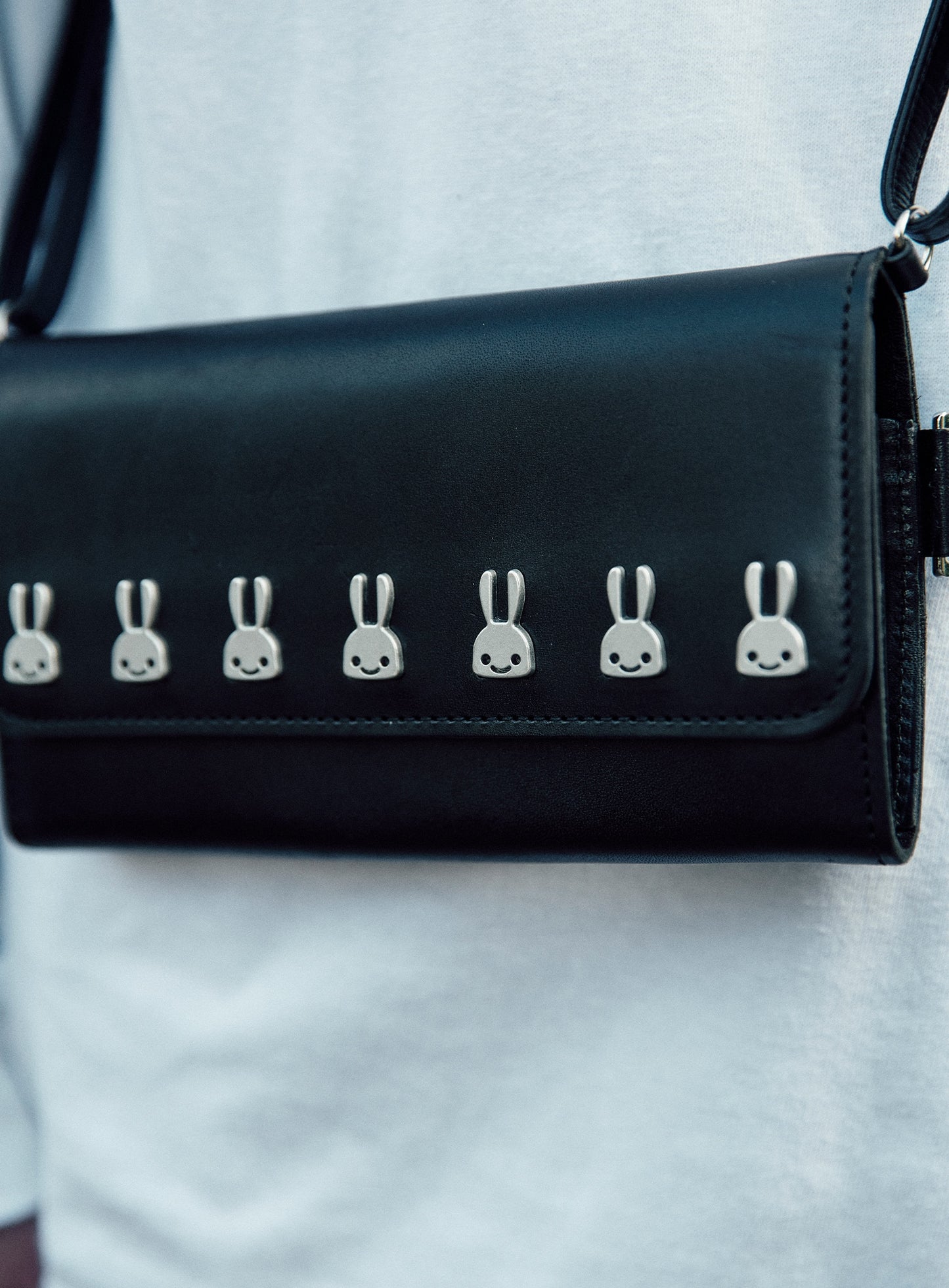 ショルダーレザースタッズウォレット U7