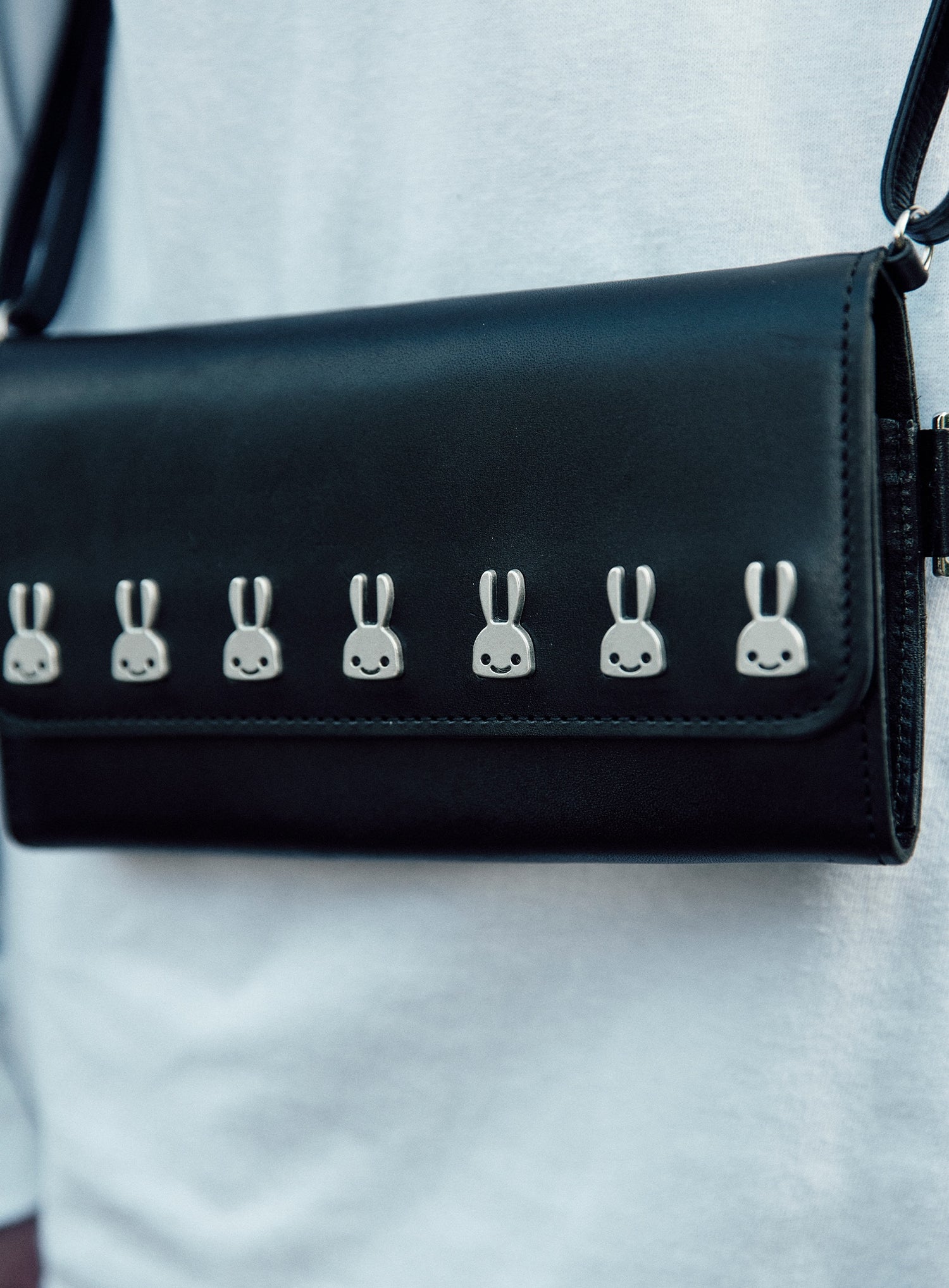 ショルダーレザースタッズウォレット U7