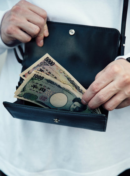 ショルダーレザースタッズウォレット U7