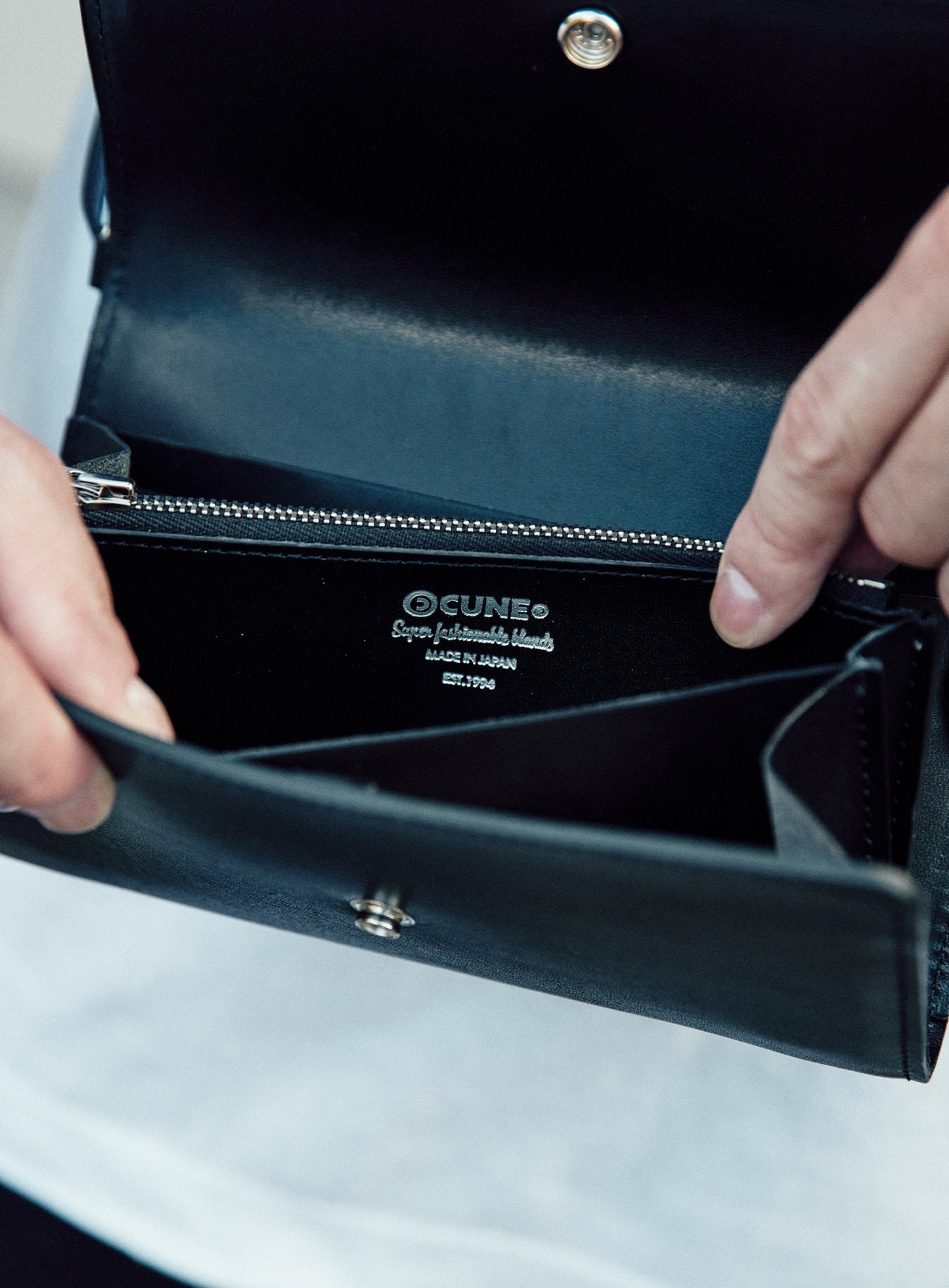 ショルダーレザースタッズウォレット U7