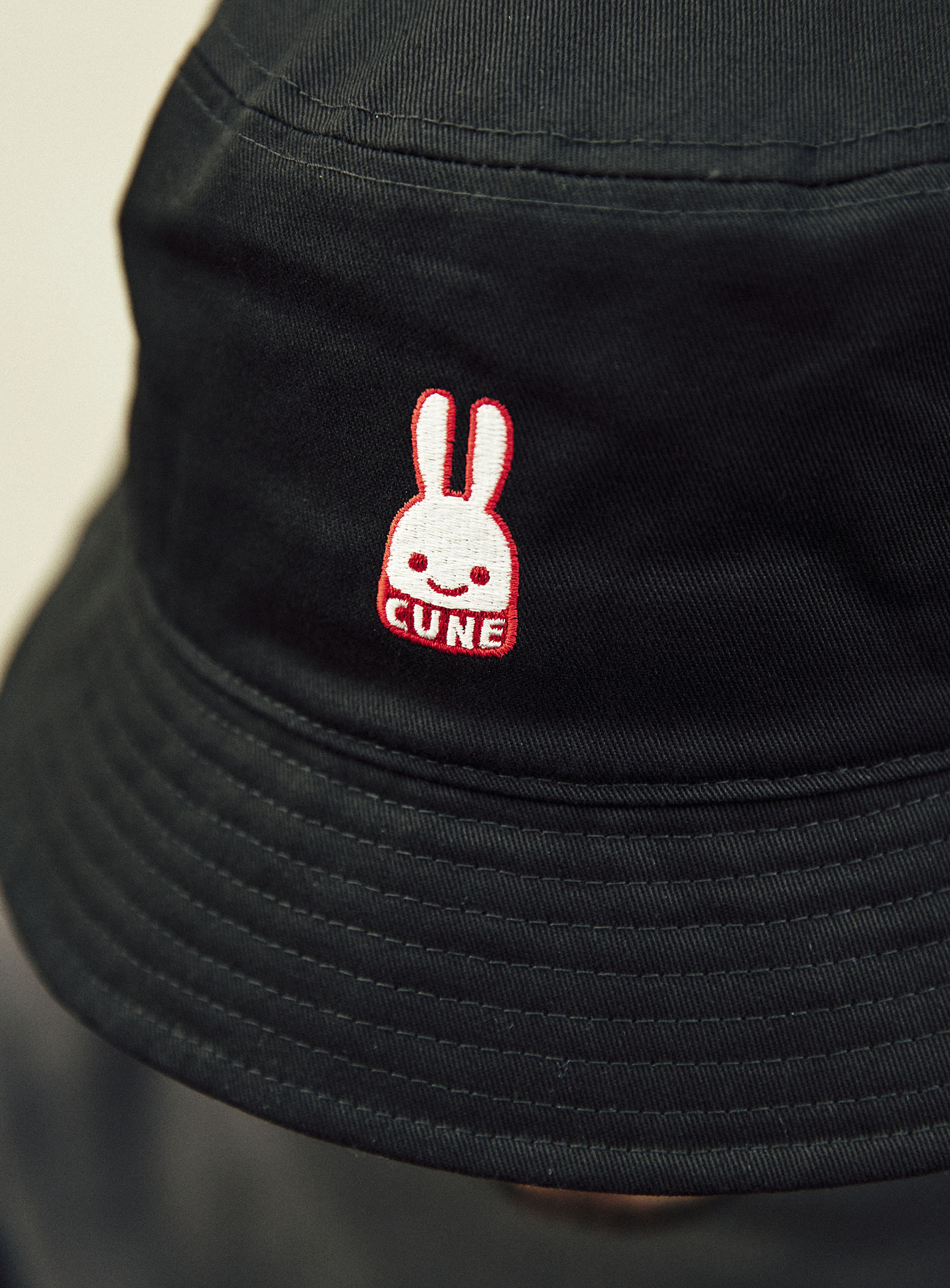 刺繍のバケットハット CUNEウサギ