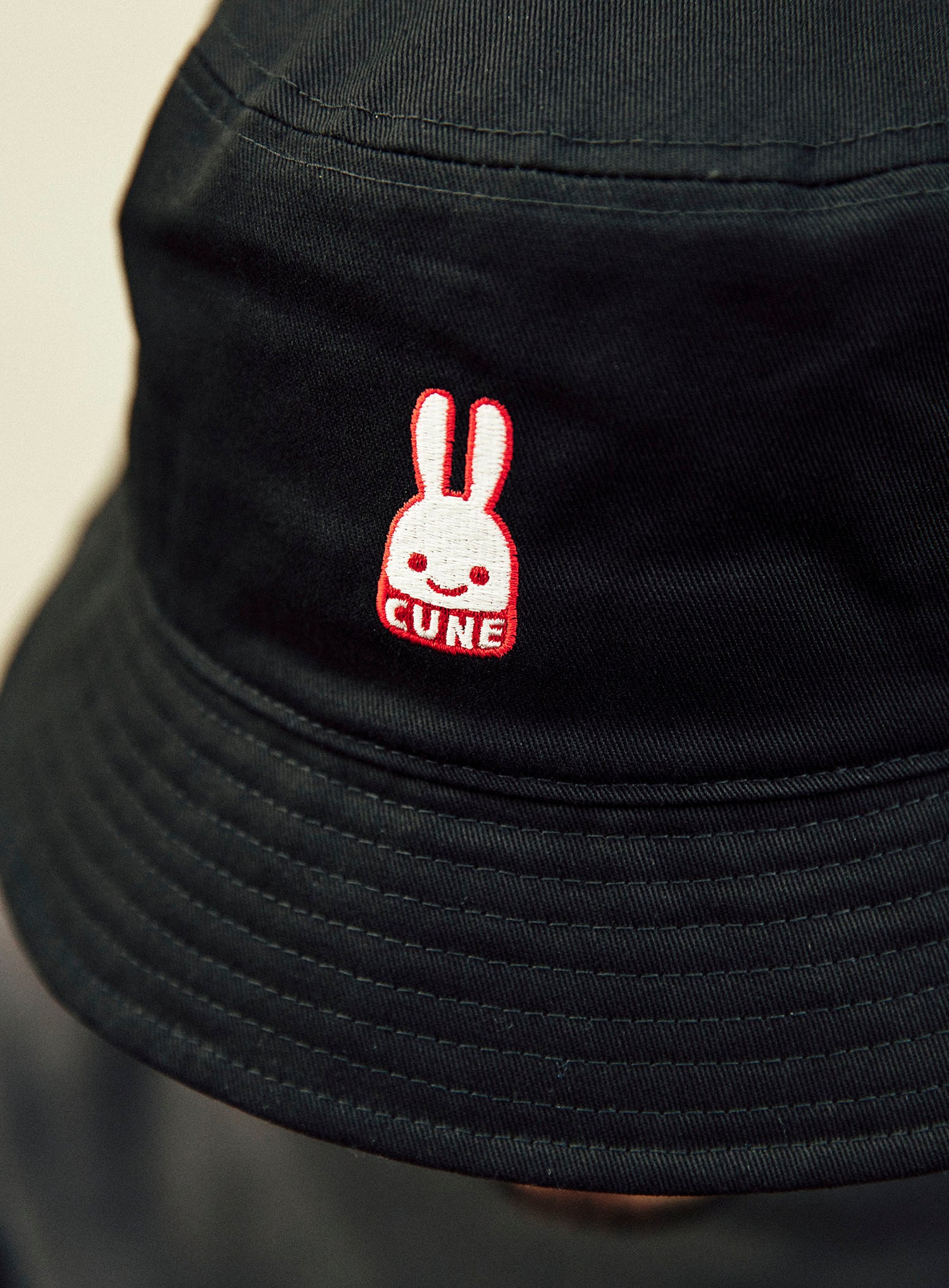 刺繍のバケットハット CUNEウサギ