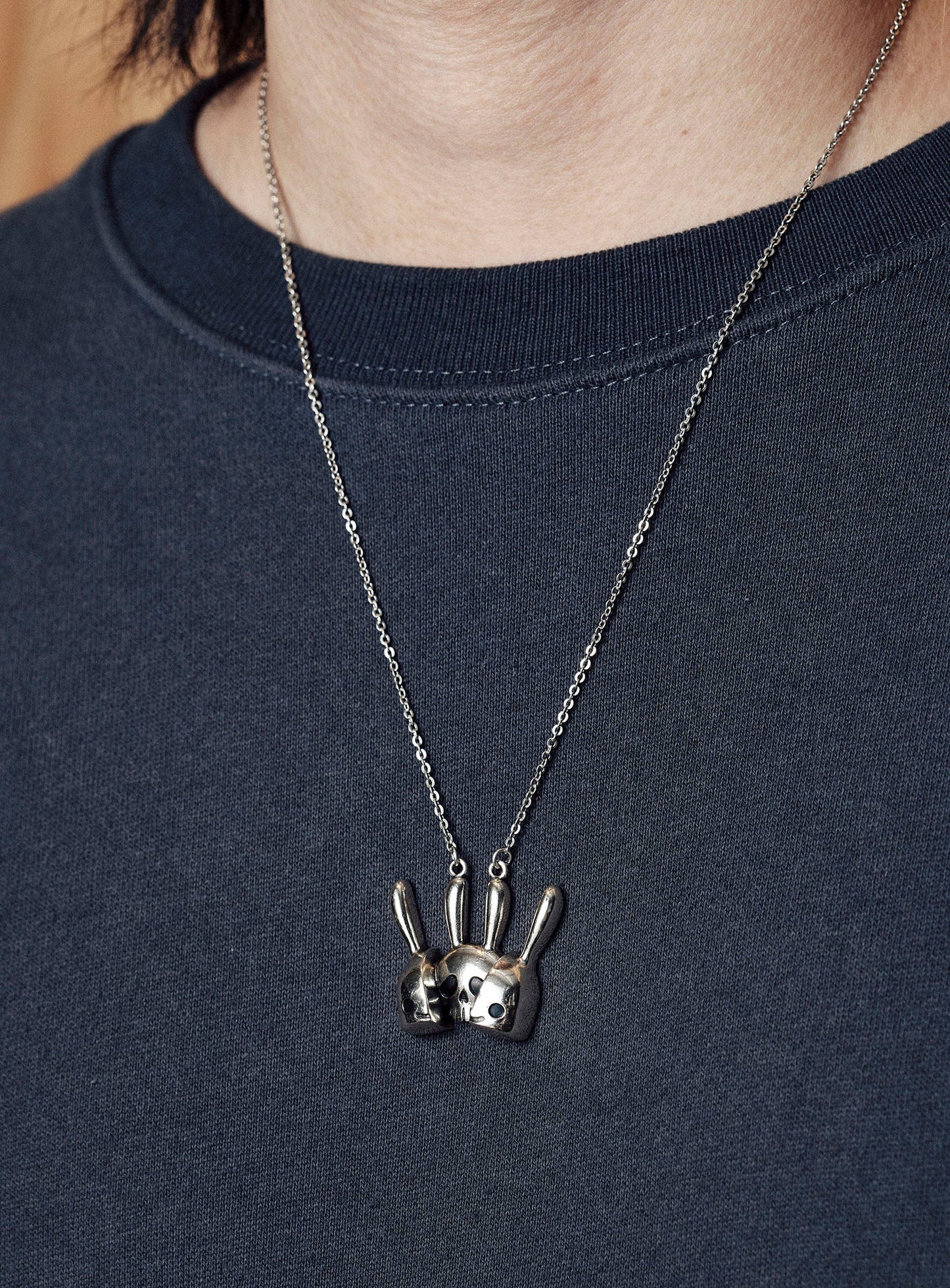 ウサギの中身ネックレス