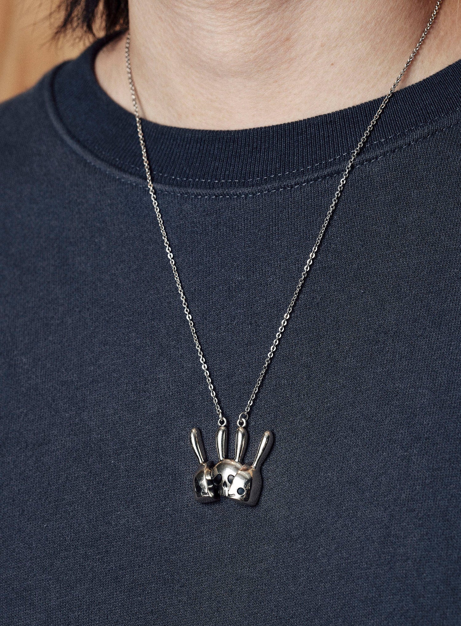 ウサギの中身ネックレス