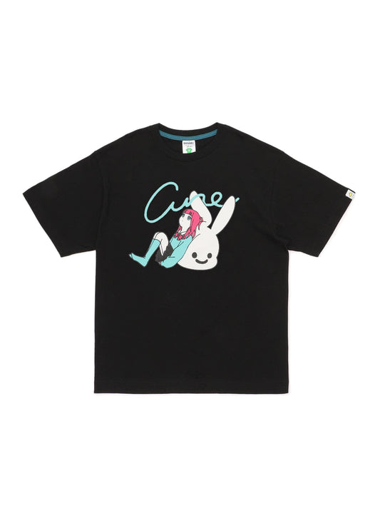 S/S Tee よりかかる