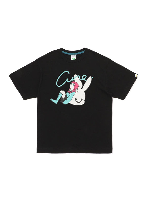 S/S Tee よりかかる