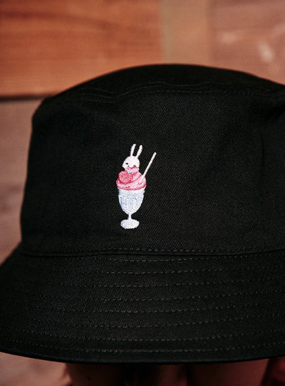 刺繍のバケットハット シェイク