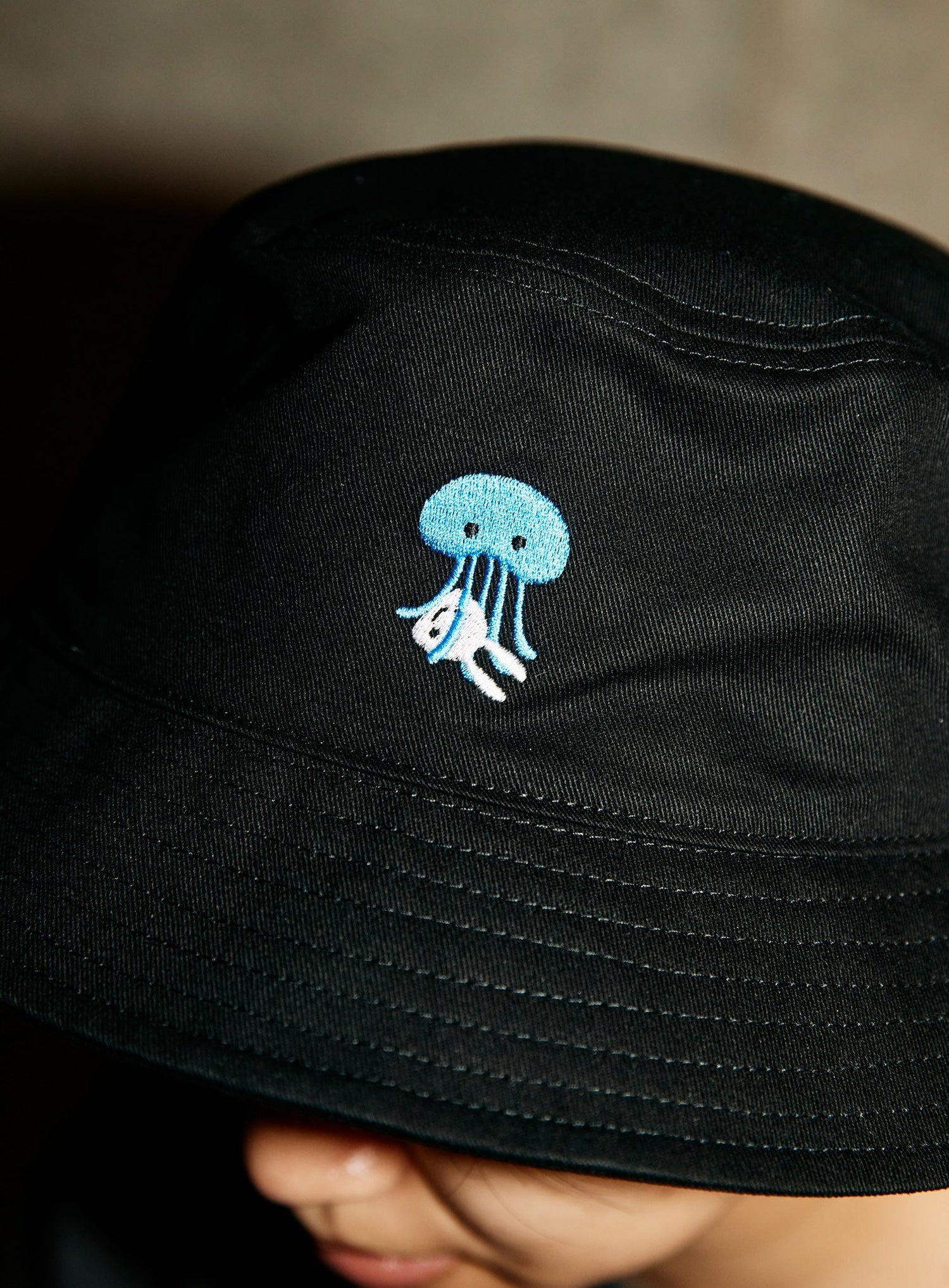刺繍のバケットハット くらげ