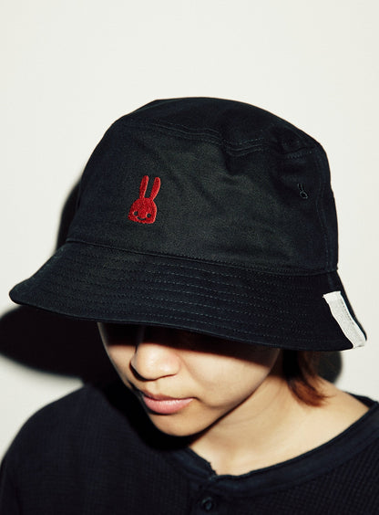 刺繍のバケットハット ウサギ