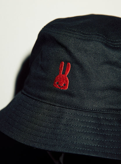 刺繍のバケットハット ウサギ