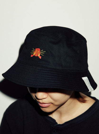 刺繍のバケットハット おじさん