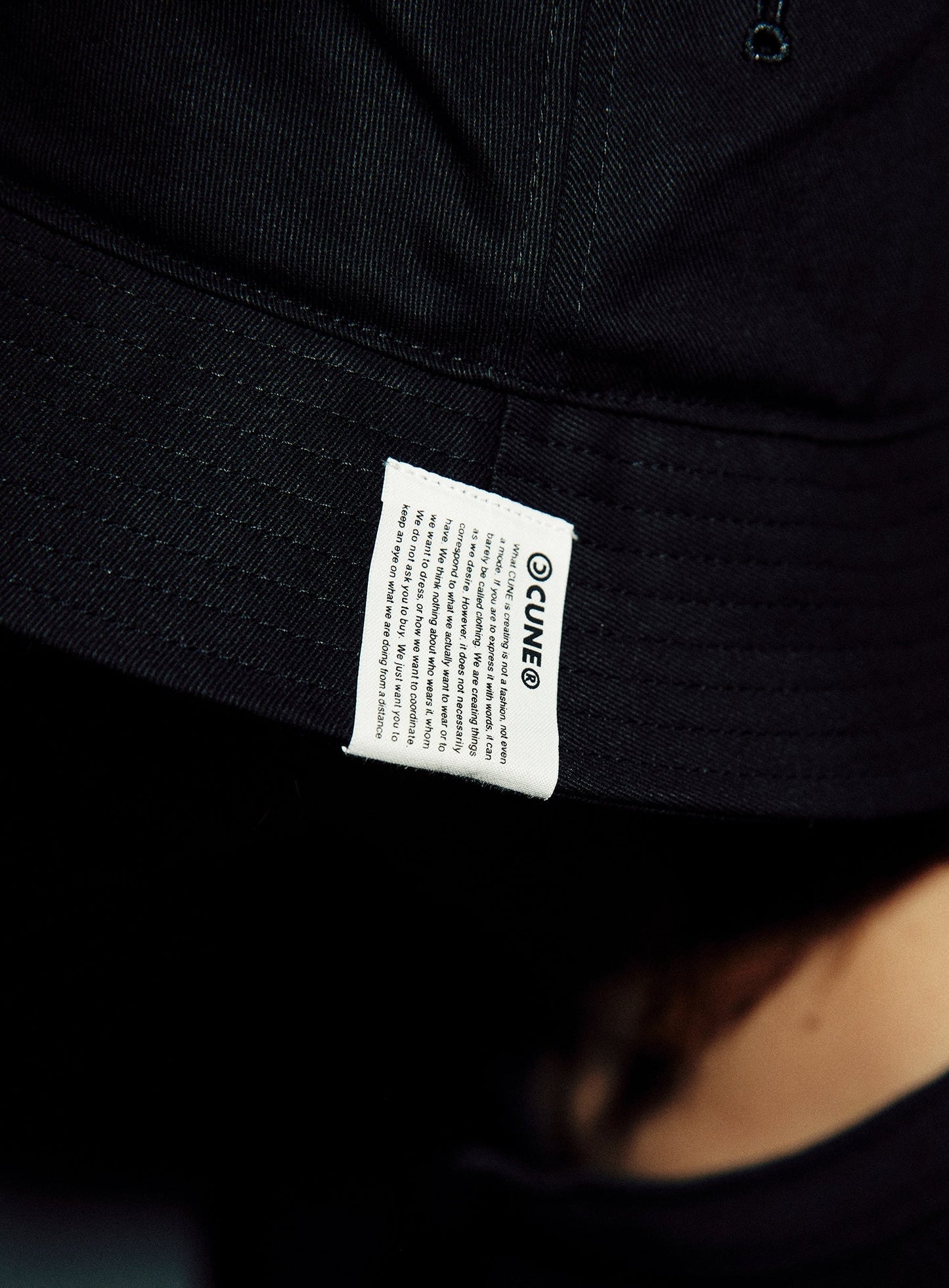 刺繍のバケットハット おじさん