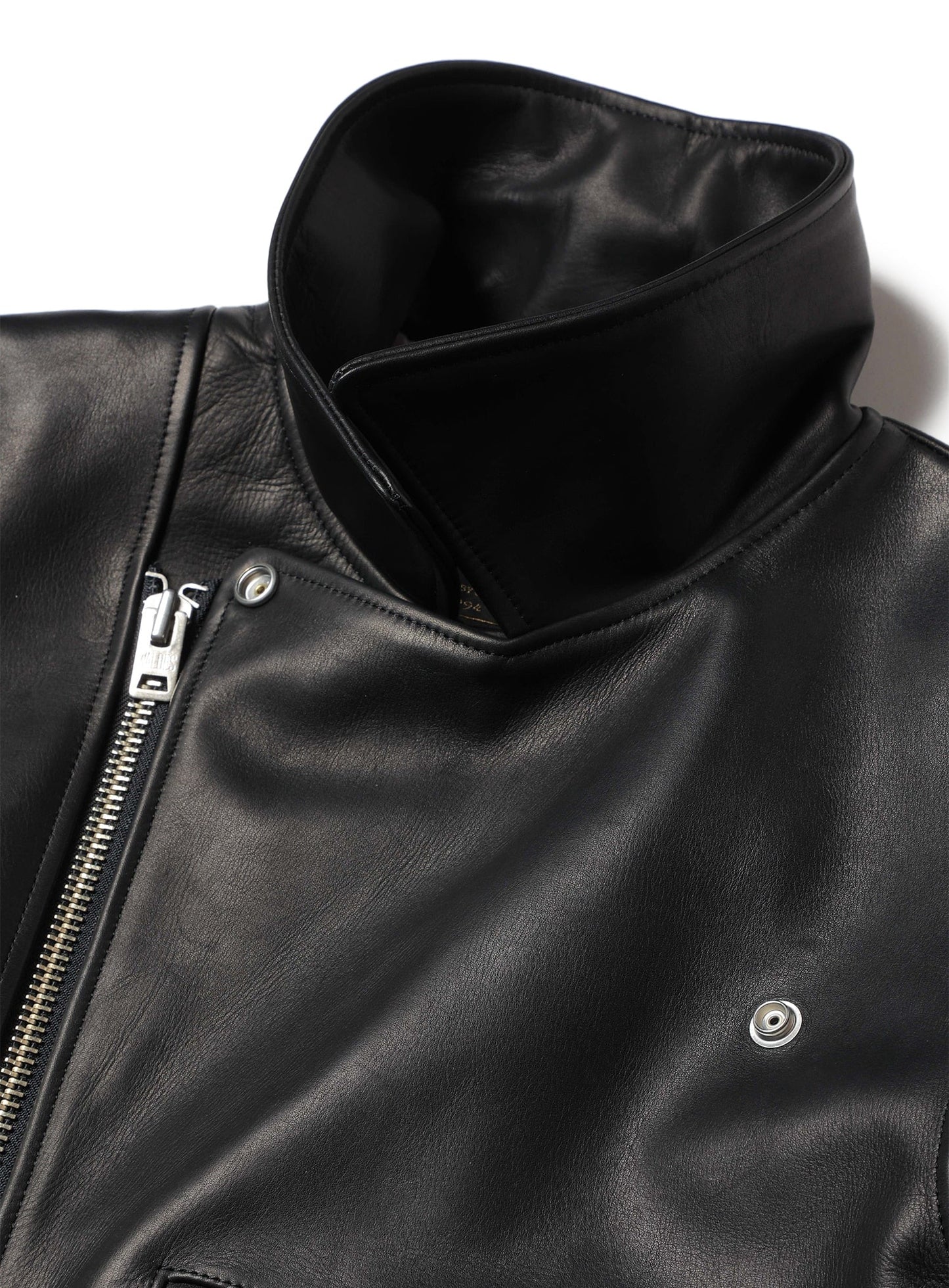 カウレザーの三RIDERS JACKET 白ウサギ