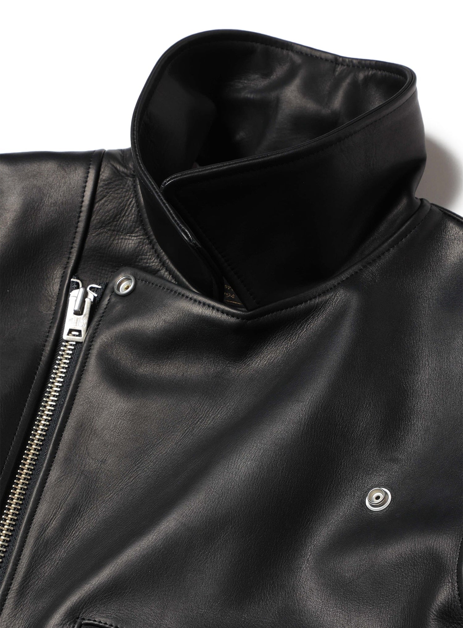 カウレザーの三RIDERS JACKET 白ウサギ