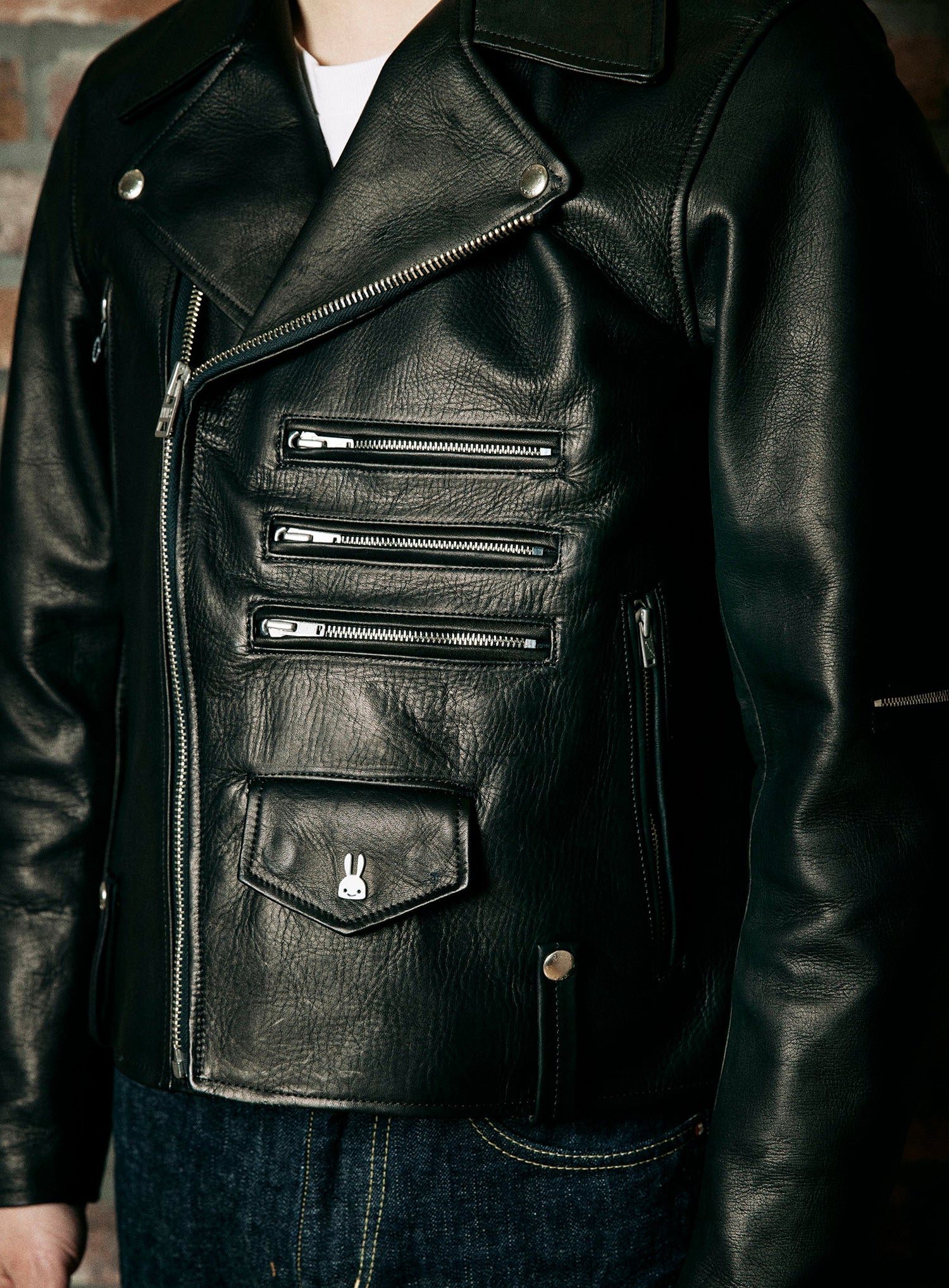 カウレザーの三RIDERS JACKET 白ウサギ