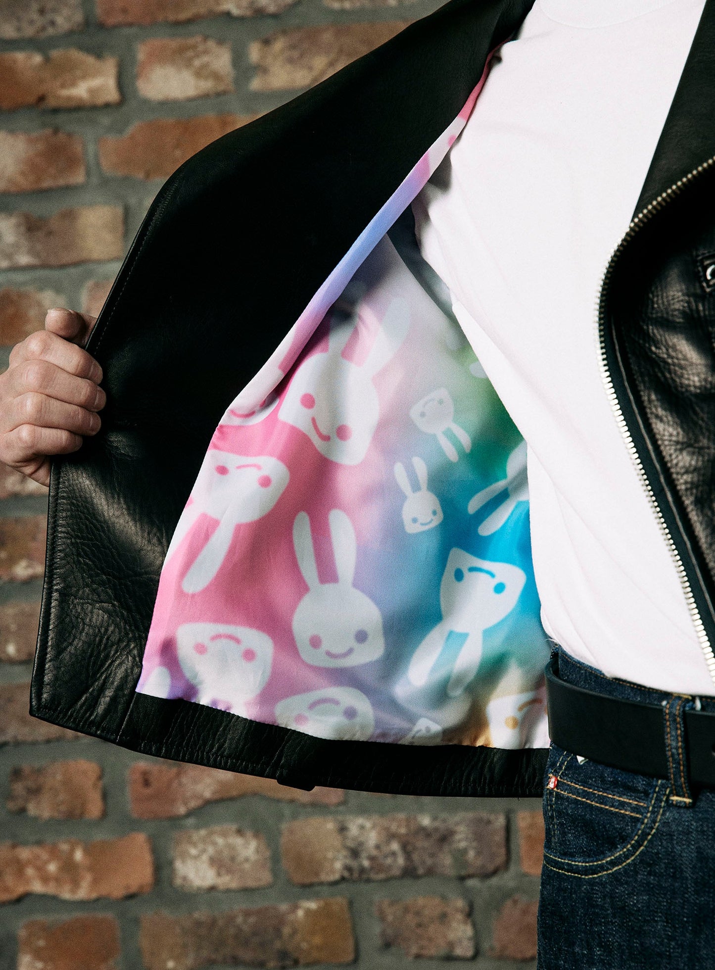 カウレザーの三RIDERS JACKET 白ウサギ