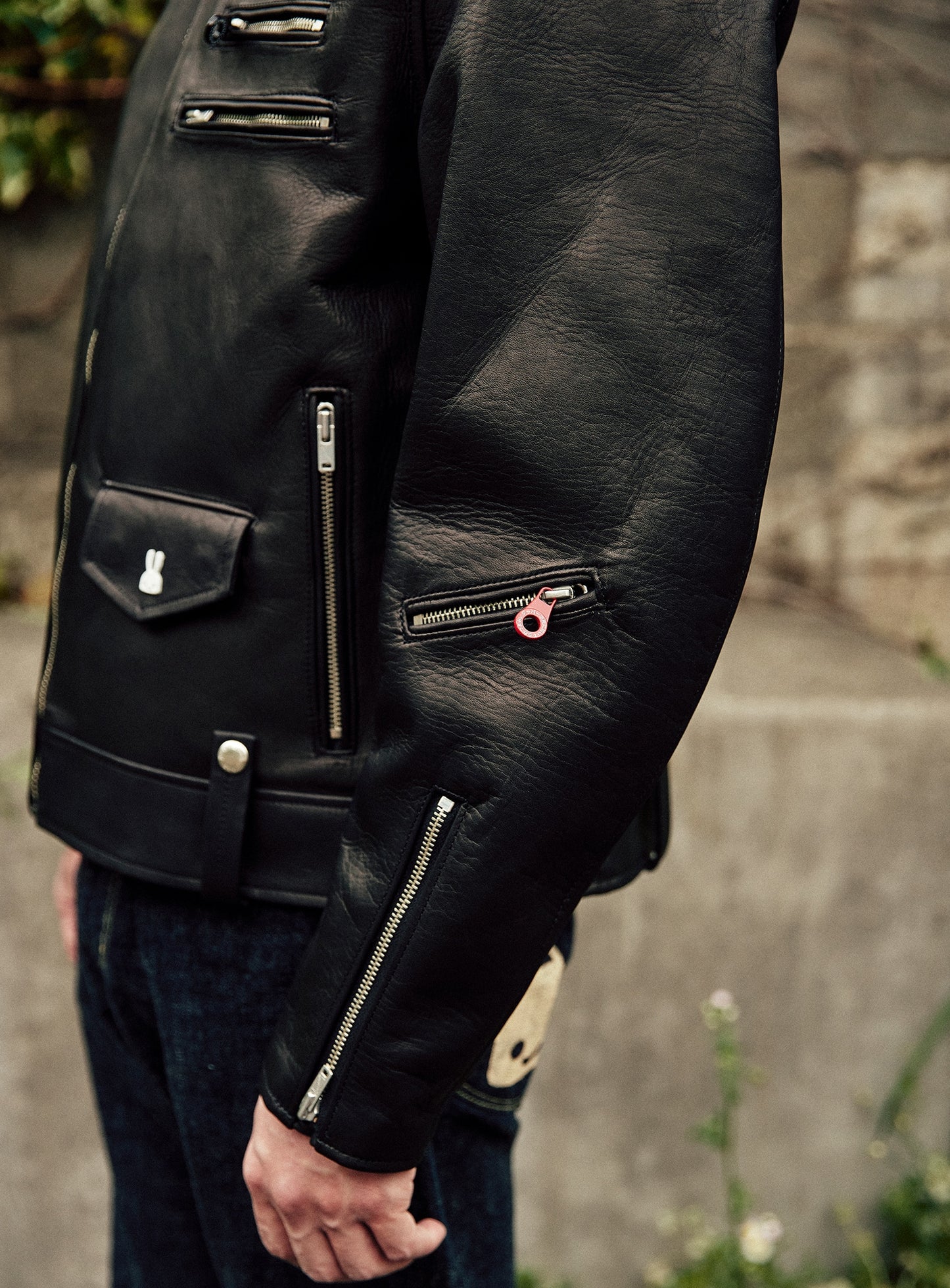 カウレザーの二RIDERS JACKET 白ウサギ