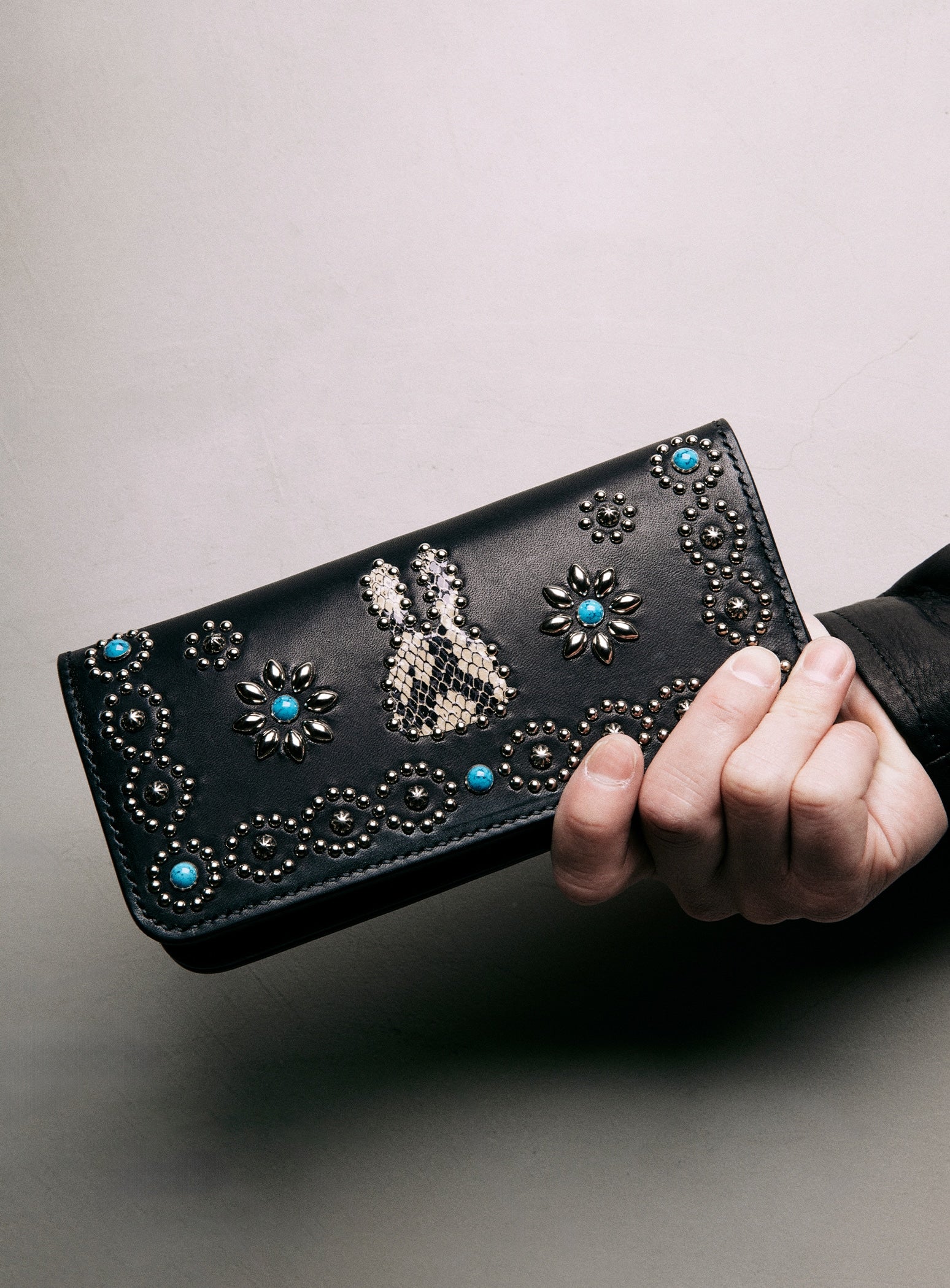 【即購入OK】 CUNE レザーロングウォレット BLK STUDS LONG LEATHER WALLET FLOWER – CUNE