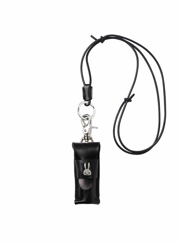 レザーのプラグ入れネックレス