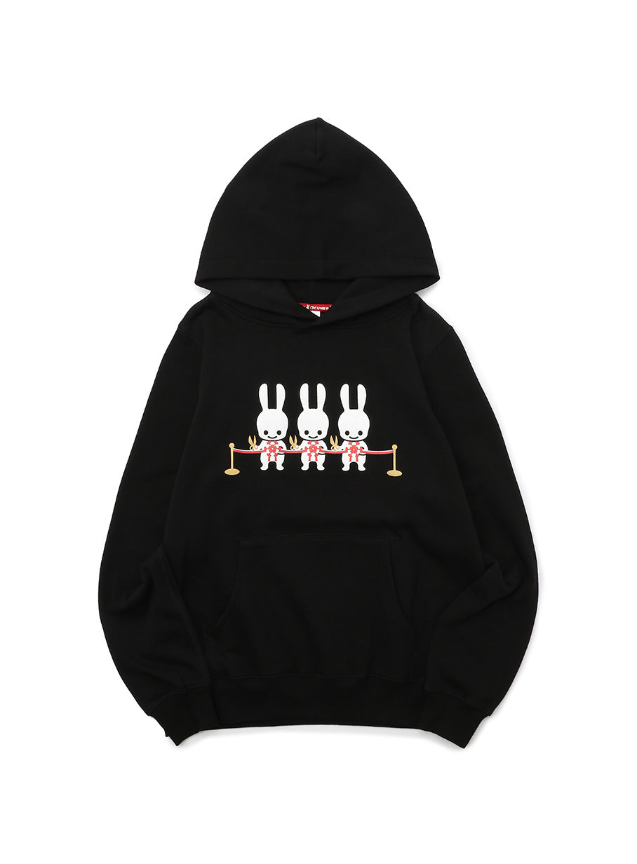 CUNE PULL PARKA テープカット