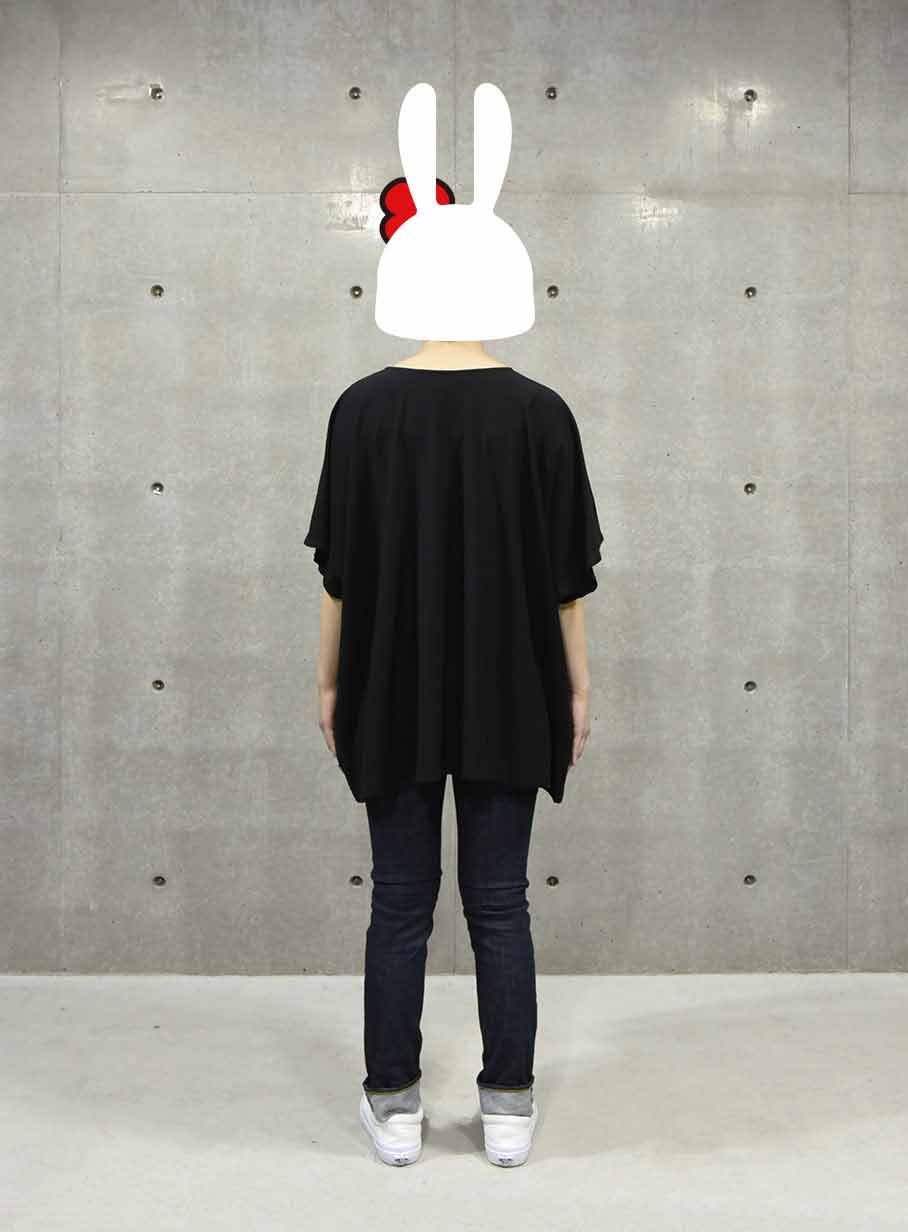 四角いTシャツ ウサギ3匹