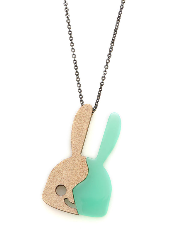 半分木のうさぎネックレス
