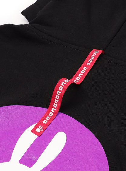 CUNE PULL PARKA ロゴ