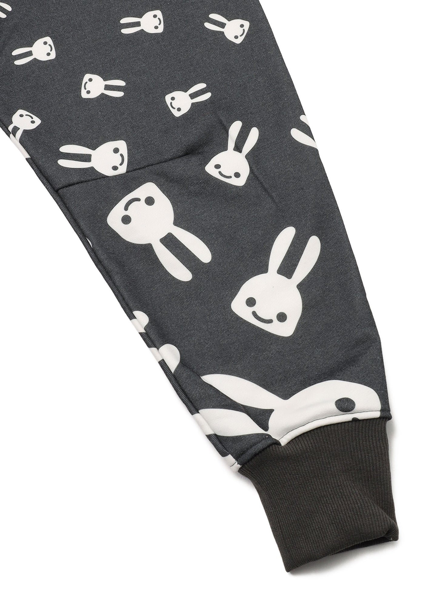 降り積もるウサギパーカー