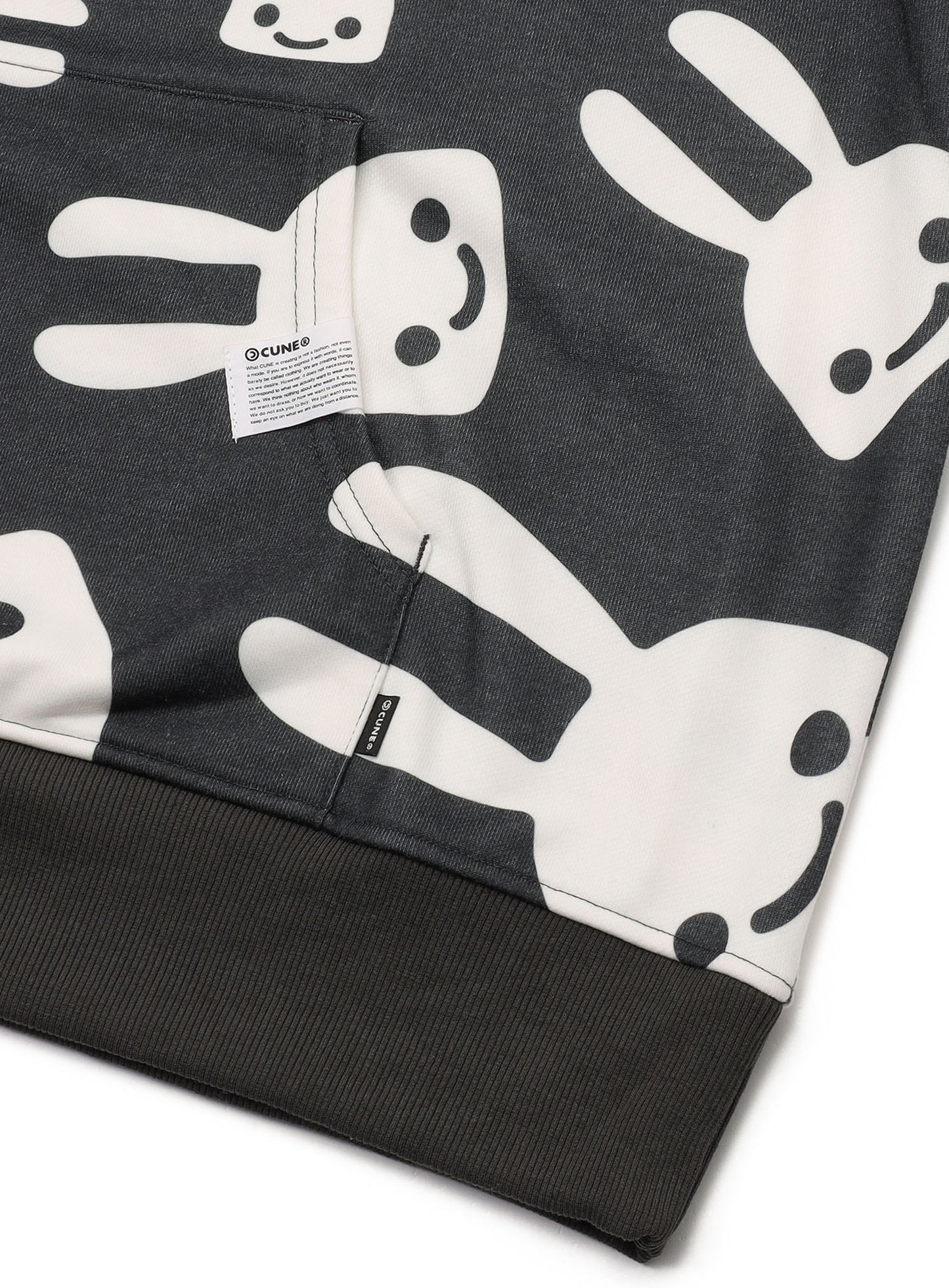 降り積もるウサギパーカー