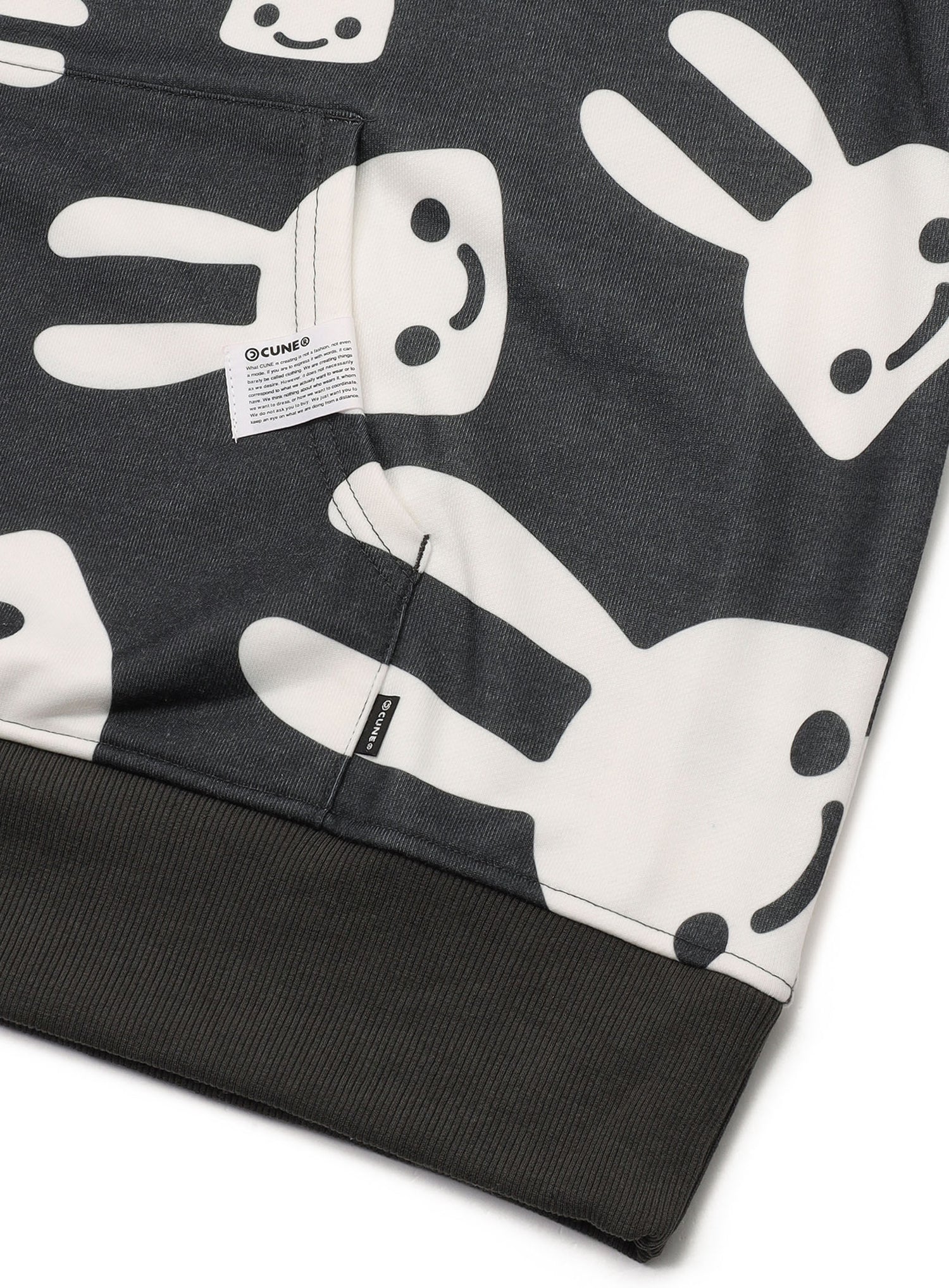 降り積もるウサギパーカー