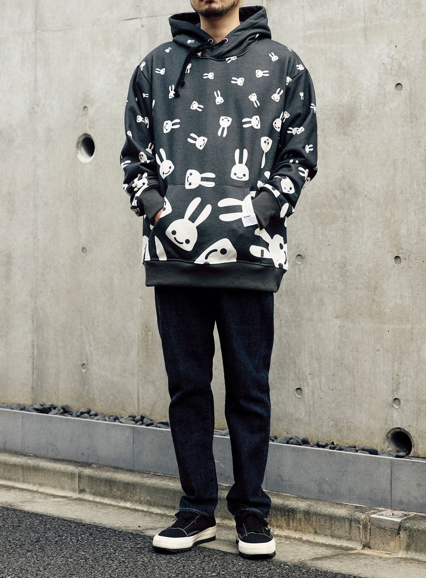 降り積もるウサギパーカー