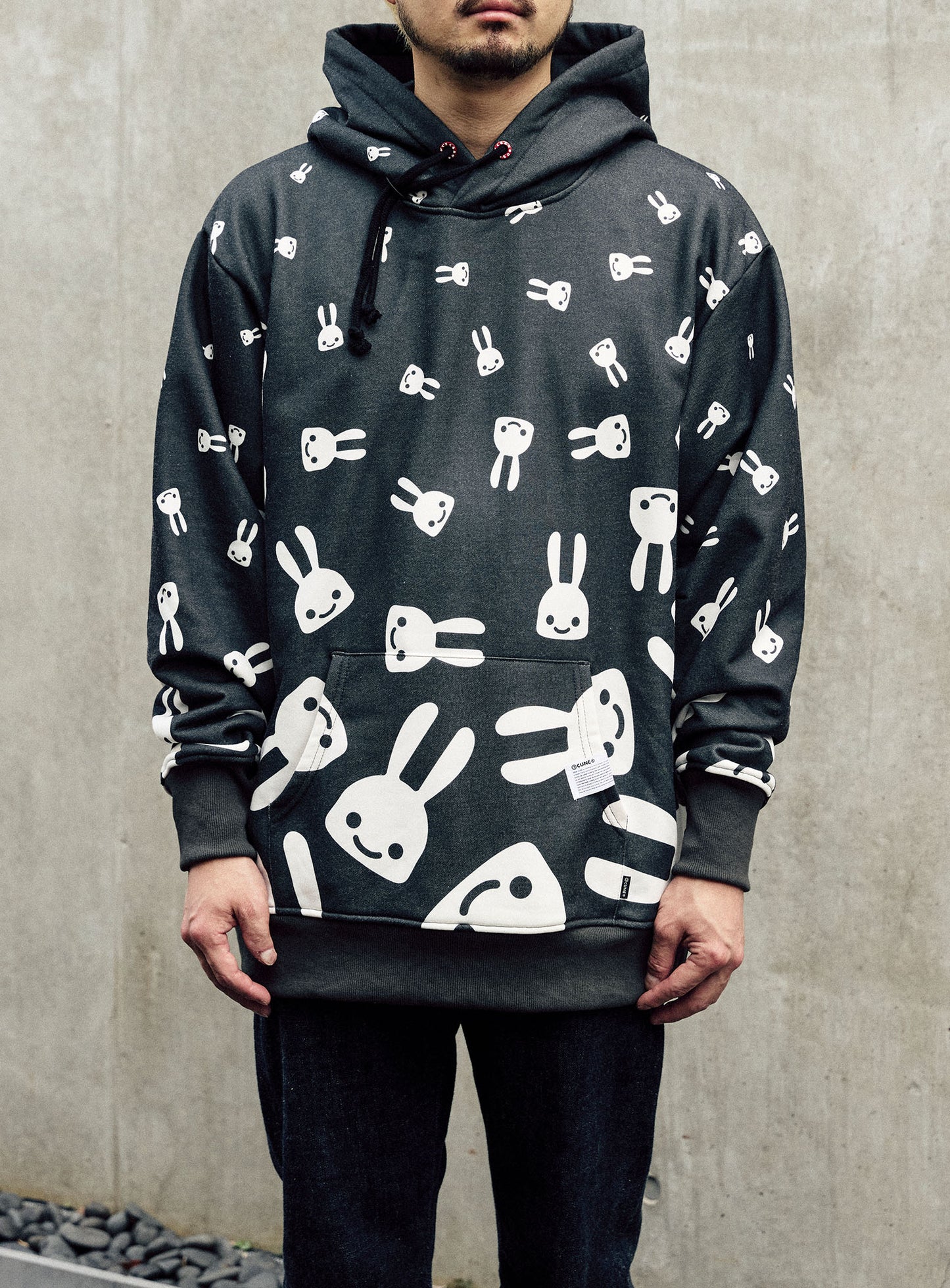 降り積もるウサギパーカー