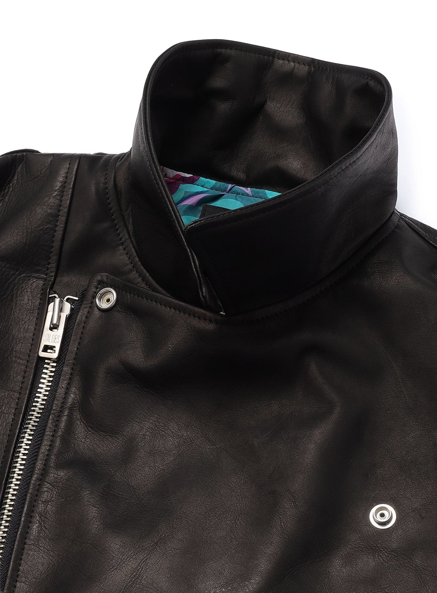 カウレザーの三RIDERS JACKET 白ウサギ